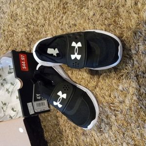 Boys Under Armour shoes size 4
